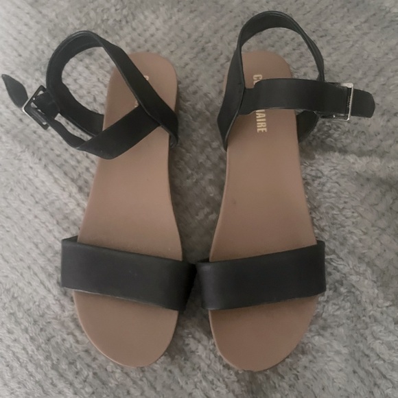 Cushionaire sandals-size 9 - Picture 2 of 2